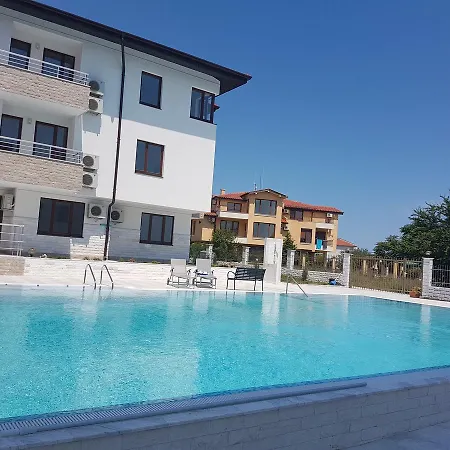 Emerald Hills Отель