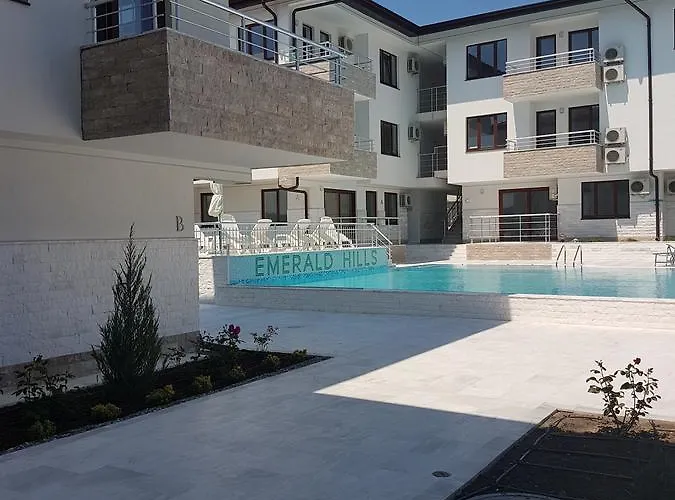 Emerald Hills Отель