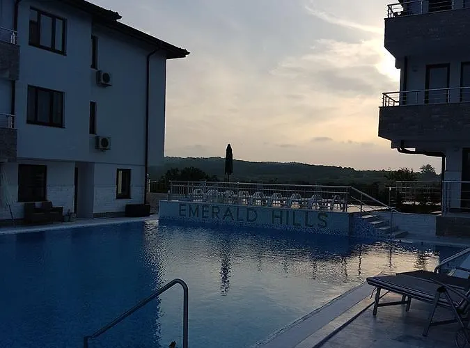 Отель Emerald Hills