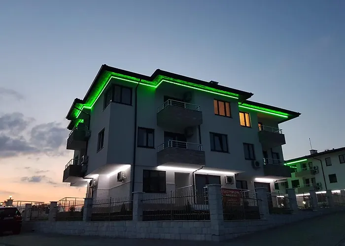 Emerald Hills Отель