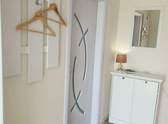 Отель Emerald Hills 3*