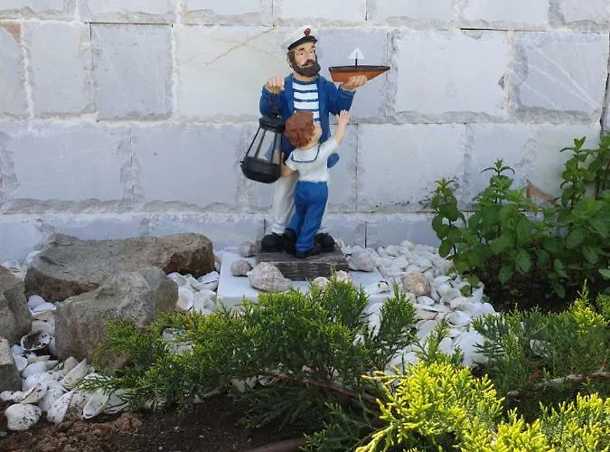 Отель Emerald Hills 3*